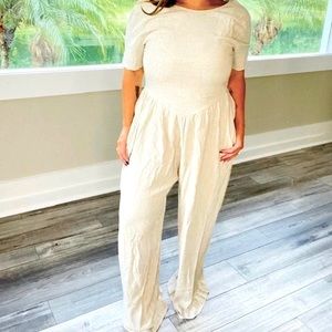 Beautiful linen jumpsuit!! Gorgeous open back!